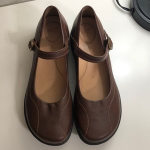 Dansko size 40 brown Mary Jane shoes